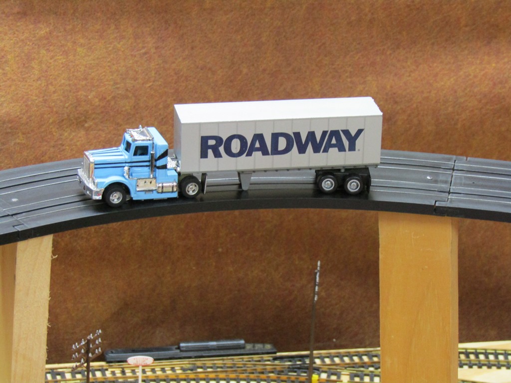 Brand New TYCO US 1 TRUCKING 9 inch CURVED TRACK #3705 