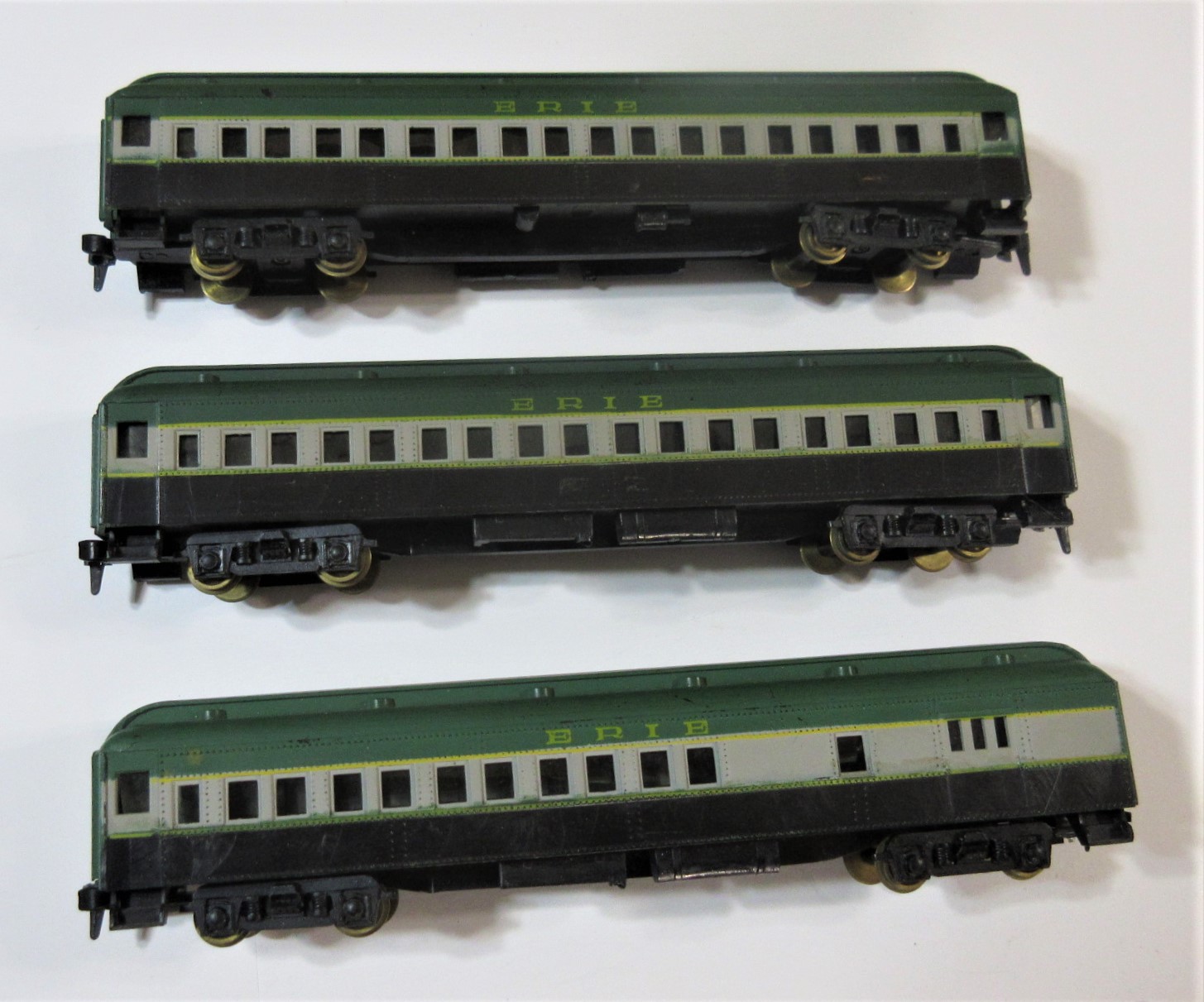HObbyline Green Gray and black passenger cars